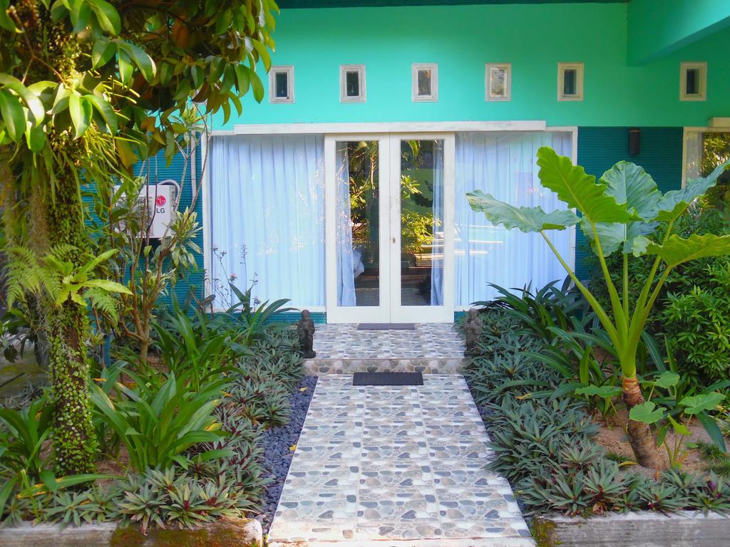 Hotel Lazy Monkey Senggigi Exterior foto