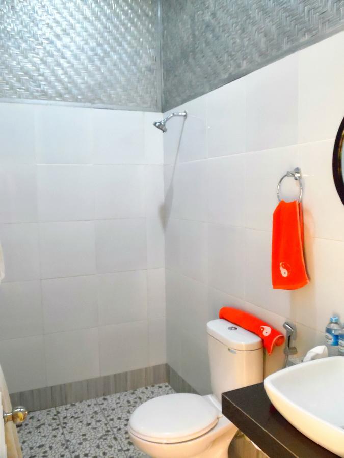 Hotel Lazy Monkey Senggigi Zimmer foto